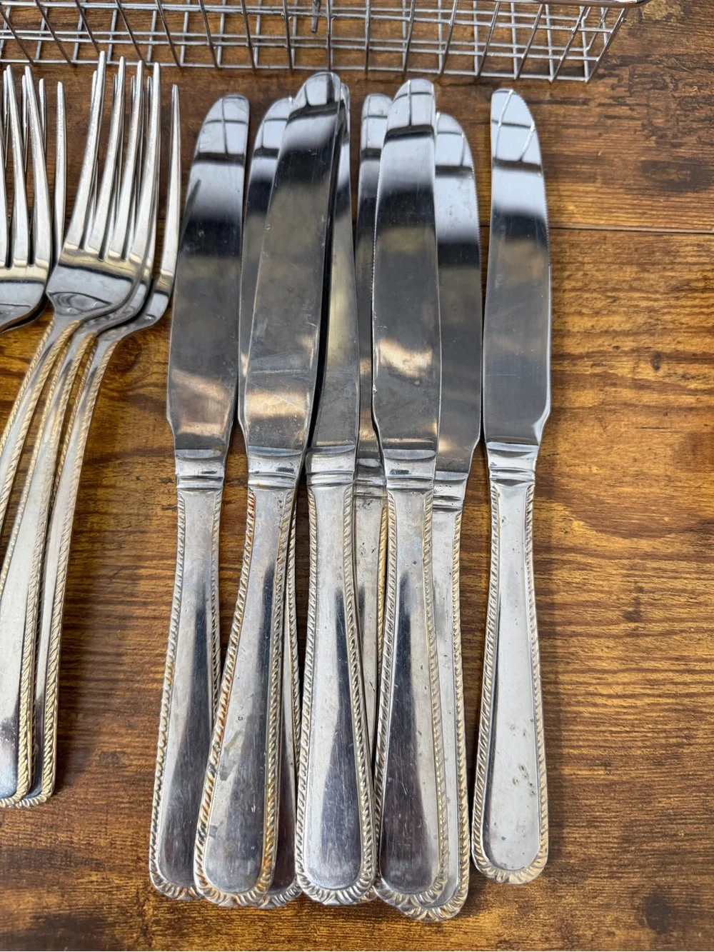 International INT639 18/10 Two Tone Flatware 21 Pc Lot Rope Edge Basket